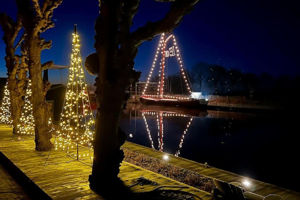 Puur Eastermar - Monumentaal, Authentiek En Luxe Koetshuis Aan Open Vaarwater Met Jacuzzi En Sauna Oostermeer Eksteriør bilde
