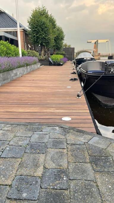 Puur Eastermar - Monumentaal, Authentiek En Luxe Koetshuis Aan Open Vaarwater Met Jacuzzi En Sauna Oostermeer Eksteriør bilde