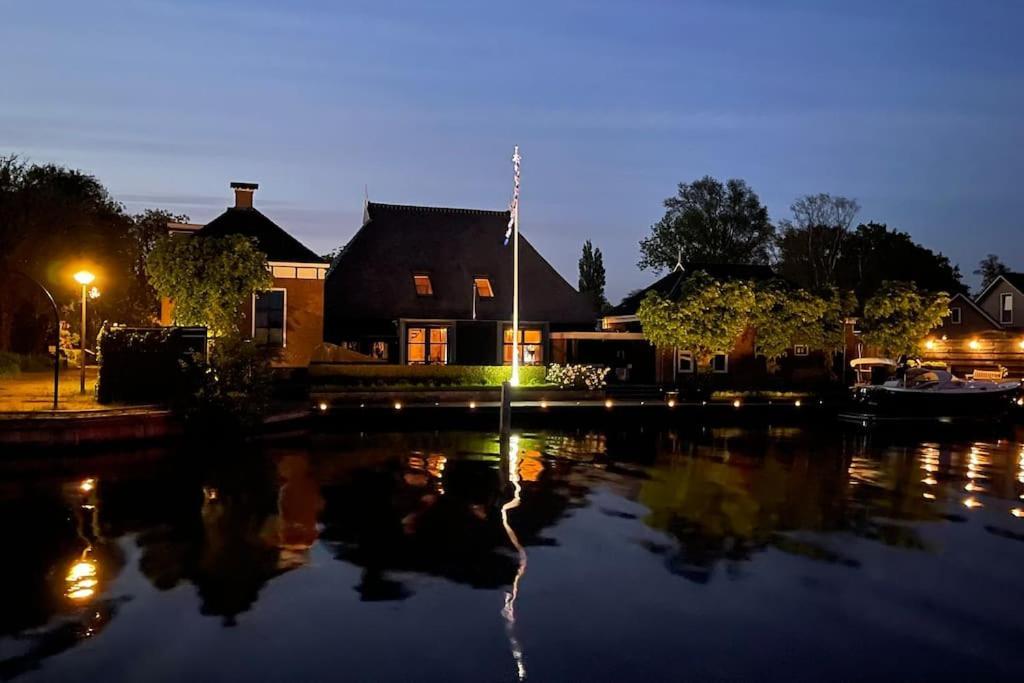 Puur Eastermar - Monumentaal, Authentiek En Luxe Koetshuis Aan Open Vaarwater Met Jacuzzi En Sauna Oostermeer Eksteriør bilde