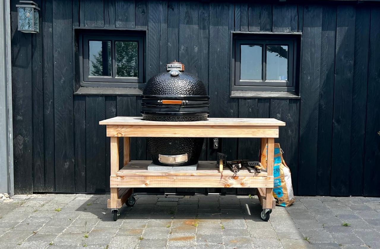 Puur Eastermar - Monumentaal, Authentiek En Luxe Koetshuis Aan Open Vaarwater Met Jacuzzi En Sauna Oostermeer Eksteriør bilde