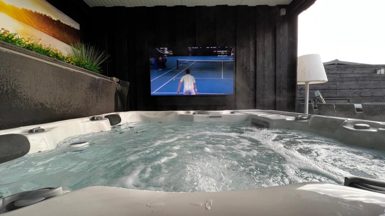 Puur Eastermar - Monumentaal, Authentiek En Luxe Koetshuis Aan Open Vaarwater Met Jacuzzi En Sauna Oostermeer Eksteriør bilde