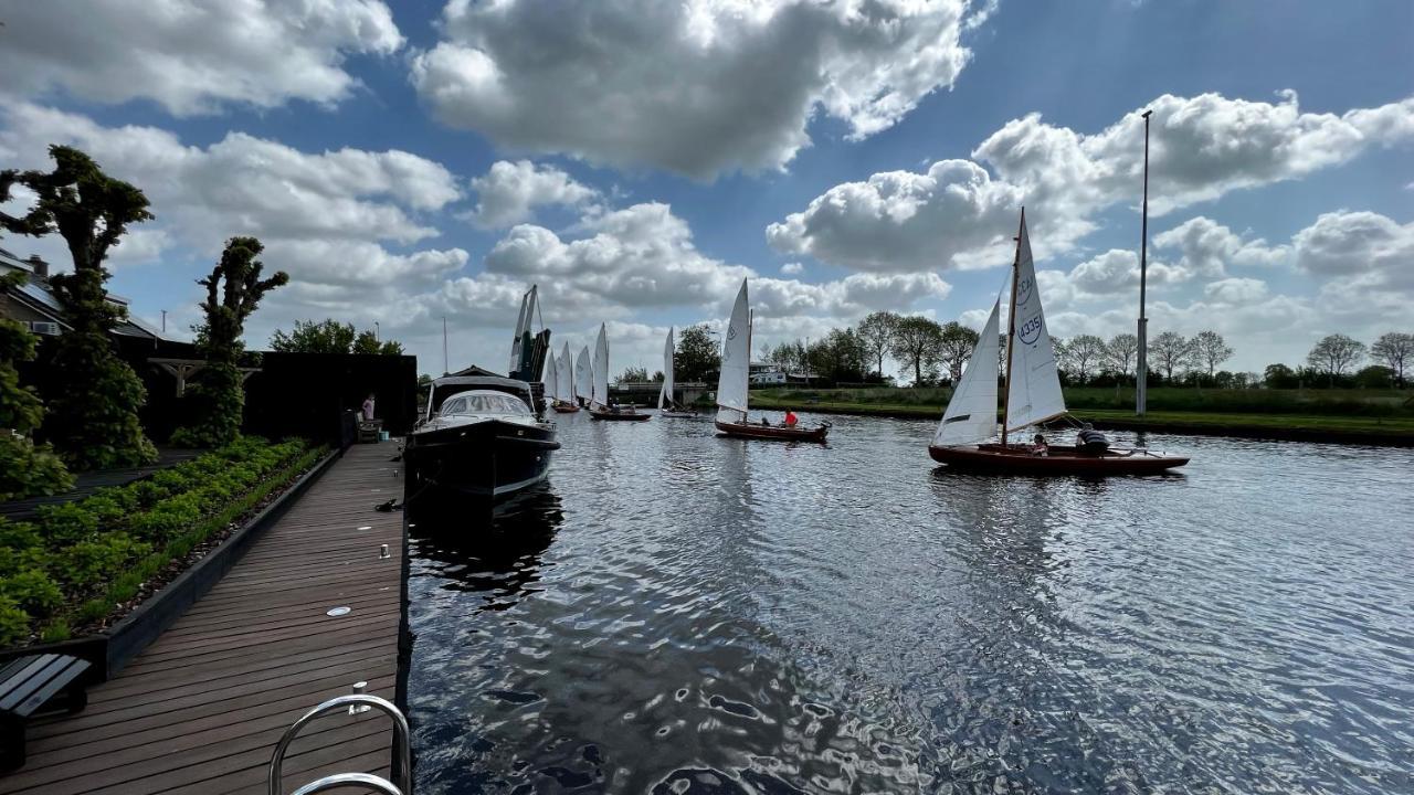 Puur Eastermar - Monumentaal, Authentiek En Luxe Koetshuis Aan Open Vaarwater Met Jacuzzi En Sauna Oostermeer Eksteriør bilde