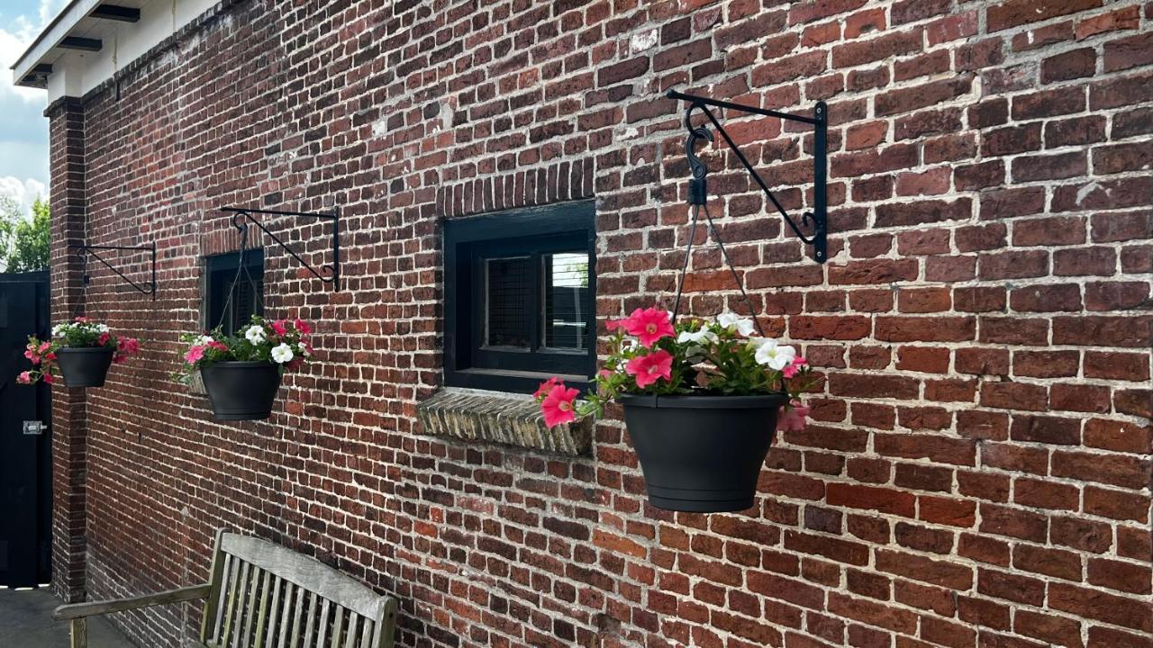 Puur Eastermar - Monumentaal, Authentiek En Luxe Koetshuis Aan Open Vaarwater Met Jacuzzi En Sauna Oostermeer Eksteriør bilde