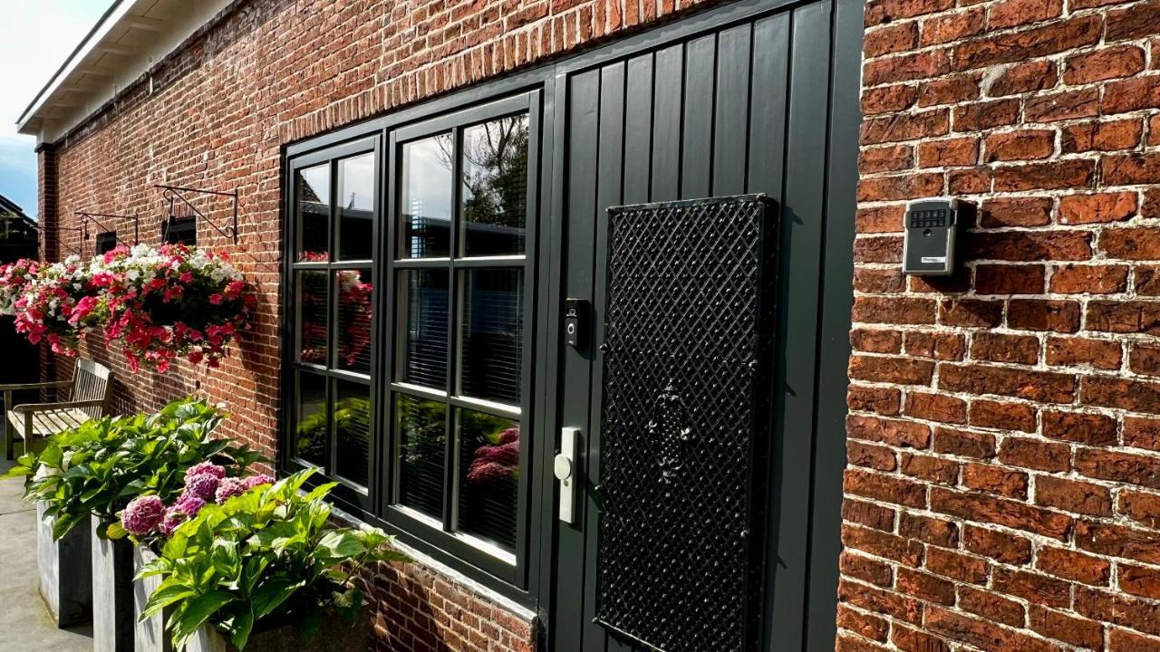 Puur Eastermar - Monumentaal, Authentiek En Luxe Koetshuis Aan Open Vaarwater Met Jacuzzi En Sauna Oostermeer Eksteriør bilde