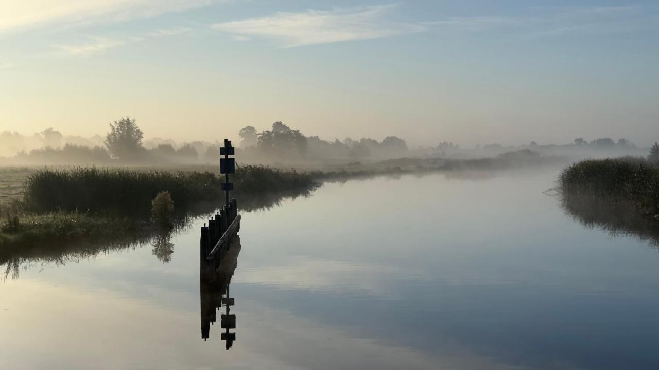 Puur Eastermar - Monumentaal, Authentiek En Luxe Koetshuis Aan Open Vaarwater Met Jacuzzi En Sauna Oostermeer Eksteriør bilde