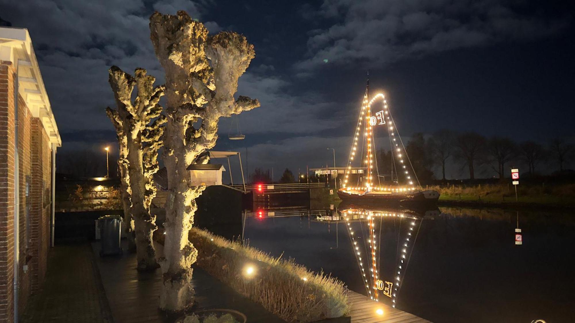 Puur Eastermar - Monumentaal, Authentiek En Luxe Koetshuis Aan Open Vaarwater Met Jacuzzi En Sauna Oostermeer Eksteriør bilde