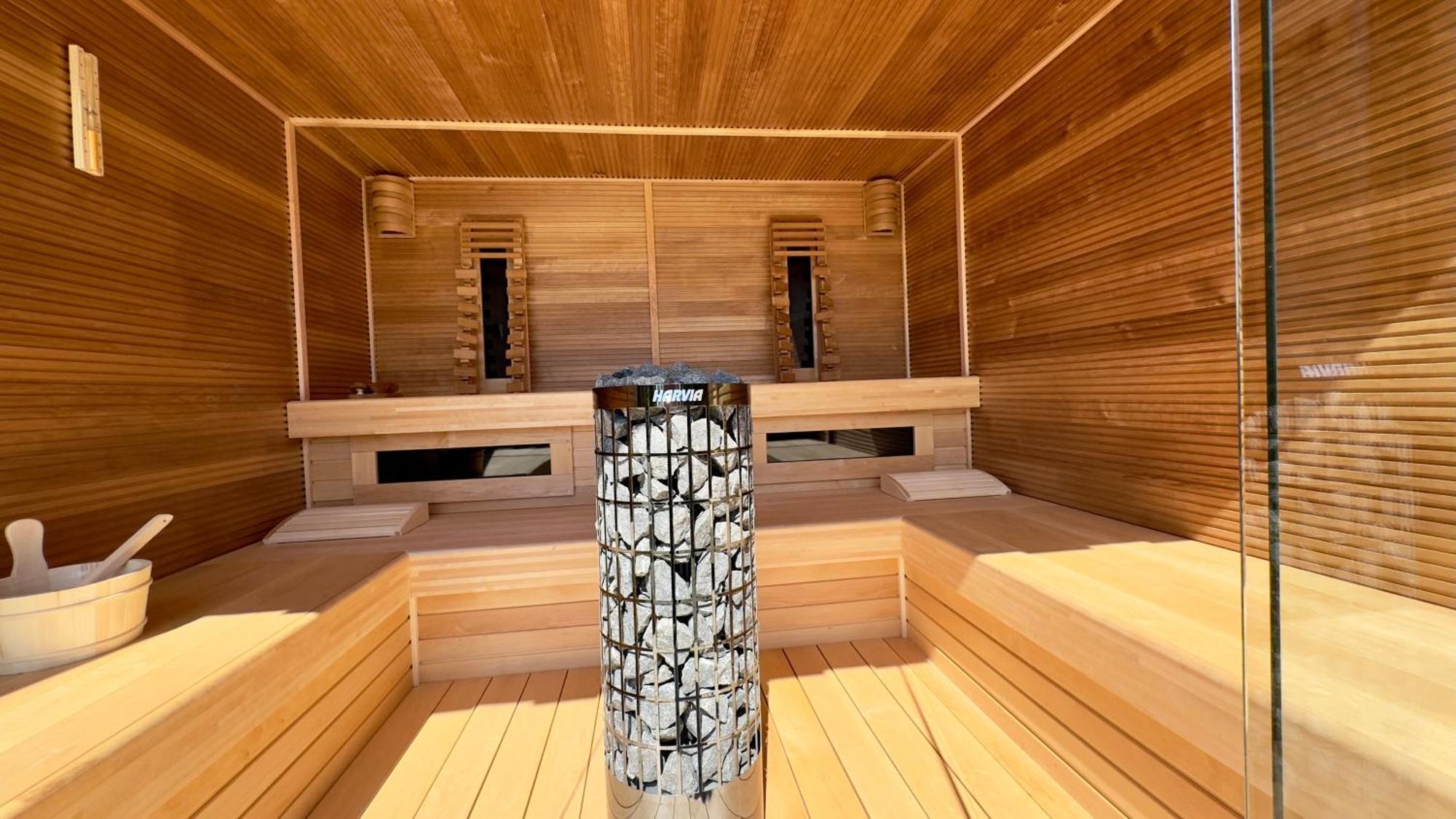 Puur Eastermar - Monumentaal, Authentiek En Luxe Koetshuis Aan Open Vaarwater Met Jacuzzi En Sauna Oostermeer Eksteriør bilde